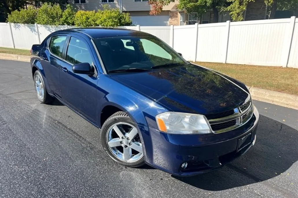 2013 Dodge Avenger SXT photo 1