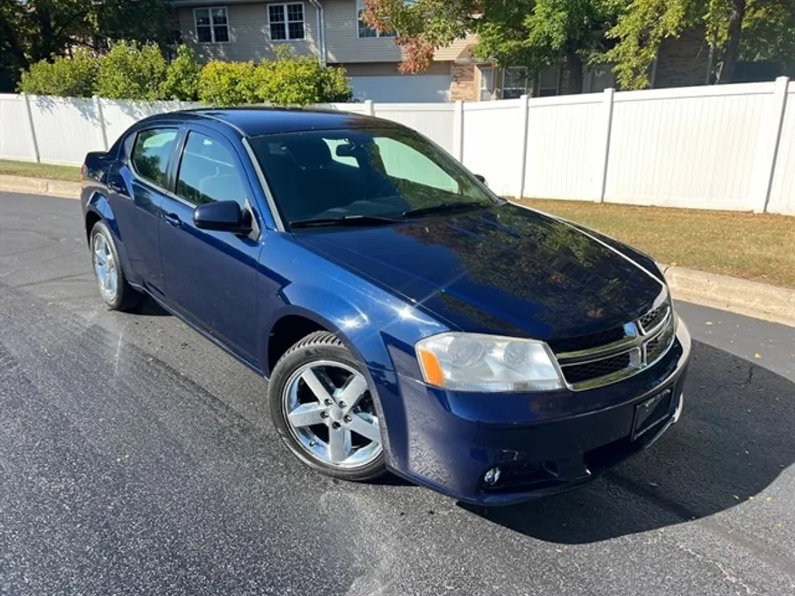 2013 Dodge Avenger SXT photo 1