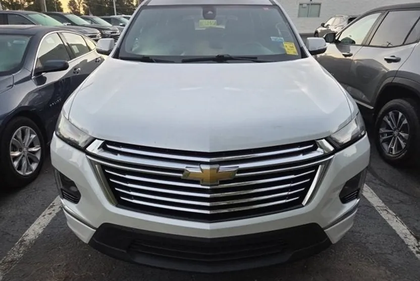 2023 Chevrolet Traverse Premier photo 1