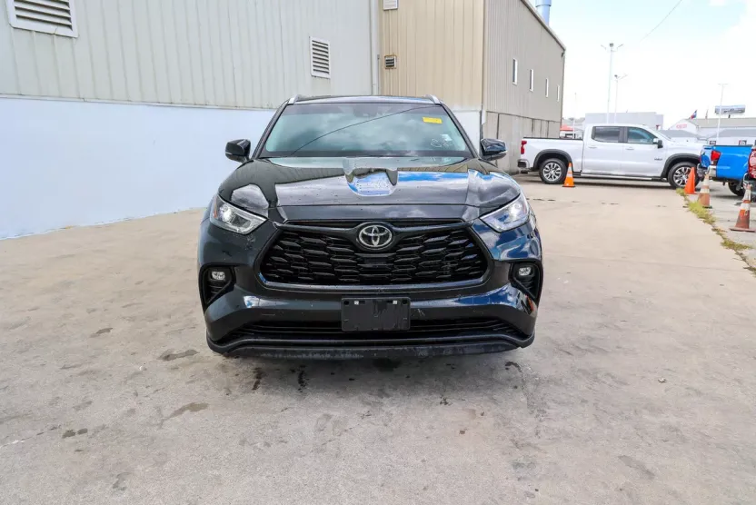 2024 Toyota Highlander XLE photo 1