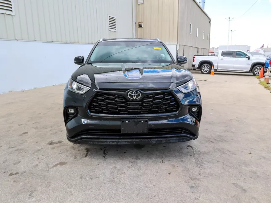 2024 Toyota Highlander XLE photo 1