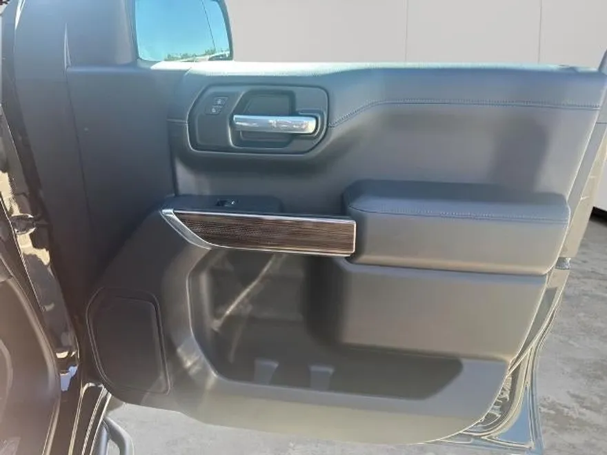2021 Chevrolet Silverado 1500 LT photo 1