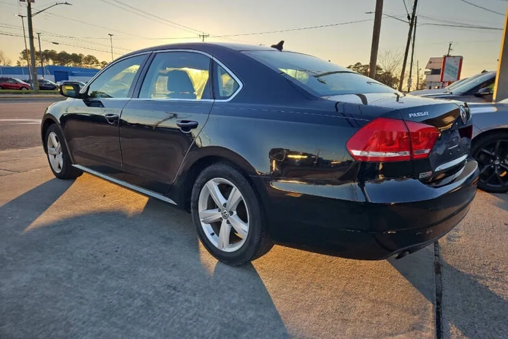 2014 Volkswagen Passat Wolfsburg Edition photo 1