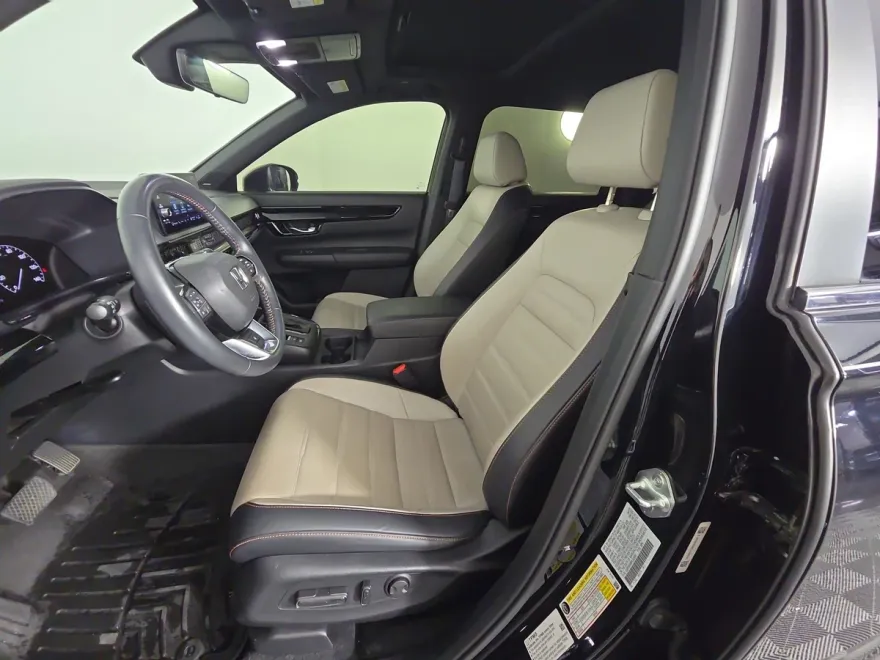 2023 Honda CR-V Hybrid Sport Touring photo 1