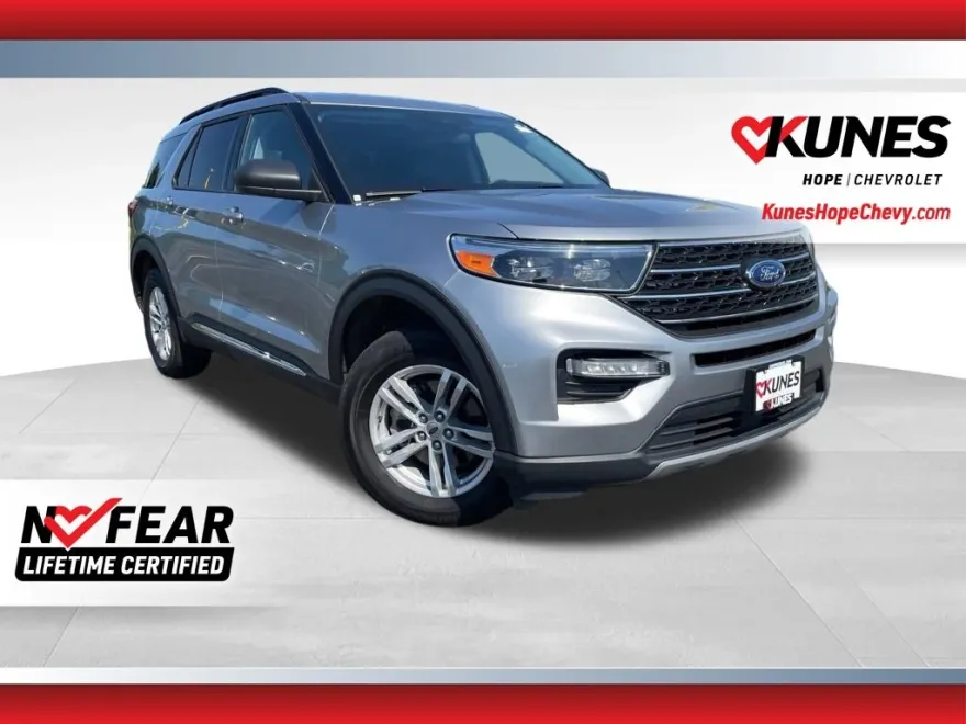 2024 Ford Explorer XLT photo 1
