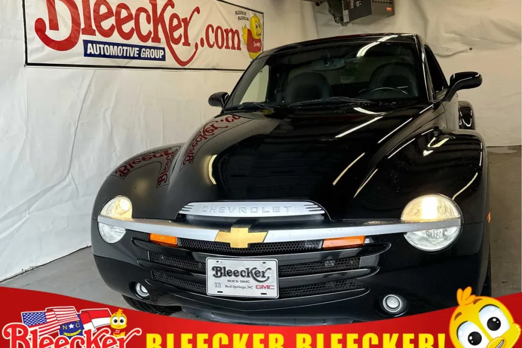2004 Chevrolet SSR Base photo 1