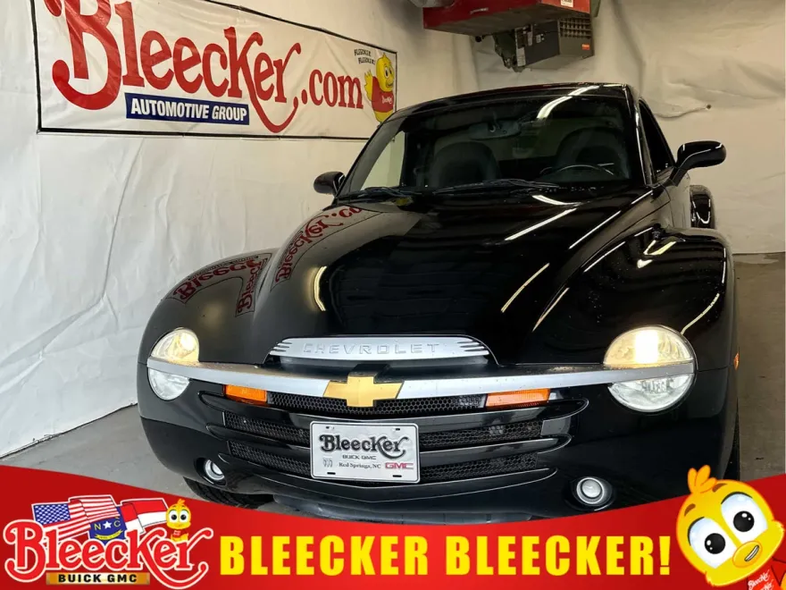 2004 Chevrolet SSR Base photo 1
