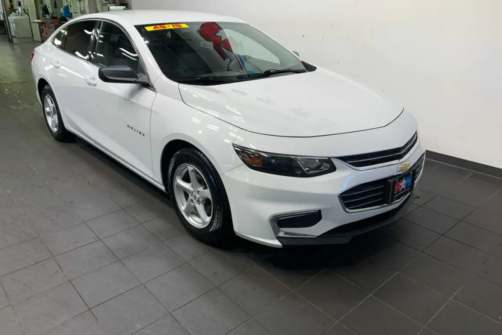 2016 Chevrolet Malibu LS photo 1