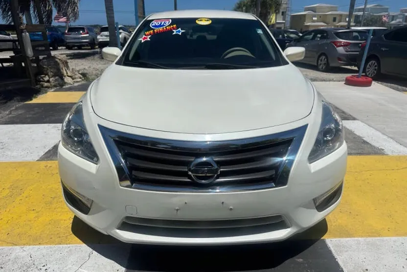 2013 Nissan Altima 2.5 S photo 1