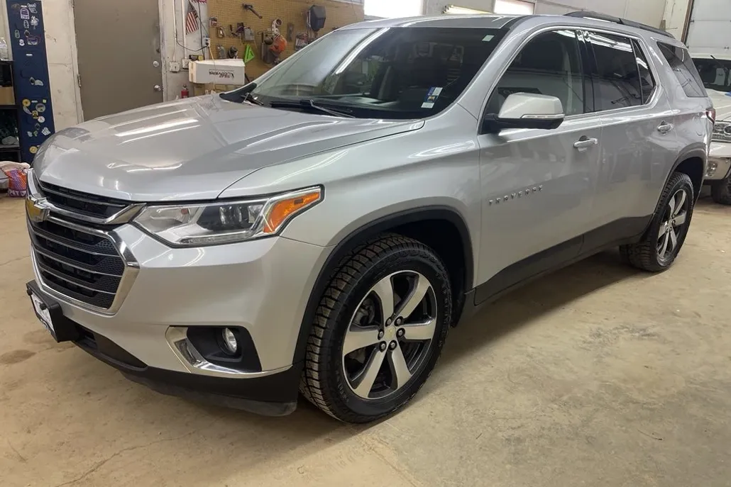 2021 Chevrolet Traverse Leather photo 1