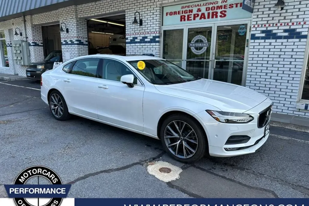 2018 Volvo S90 T5 Momentum photo 1