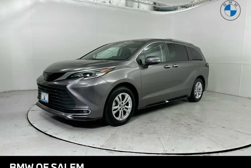 2022 Toyota Sienna Platinum photo 1