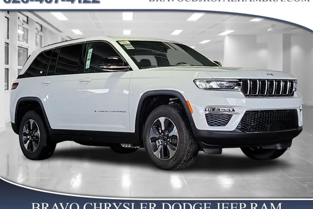 2025 Jeep Cherokee 4xe photo 1