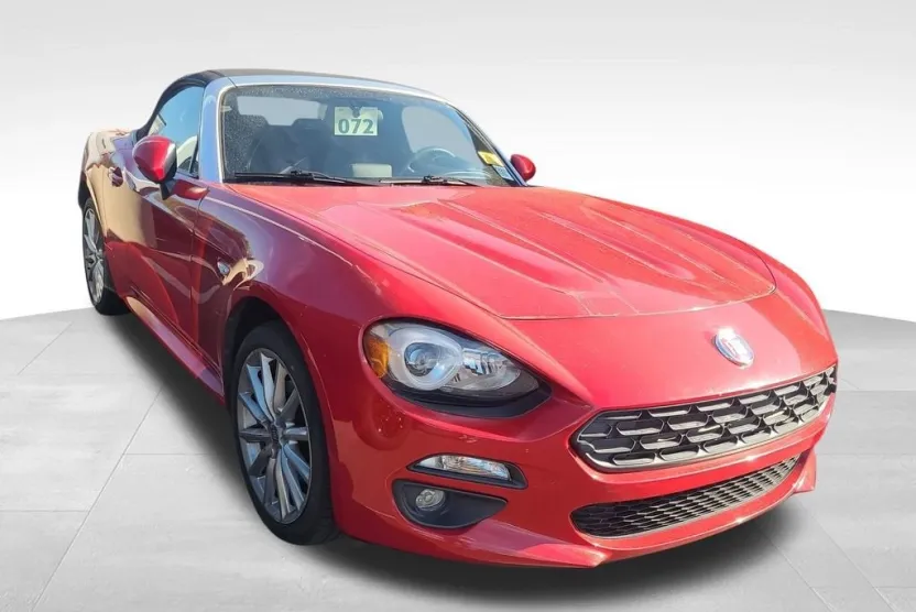 2017 Fiat 124 Spider Lusso photo 1