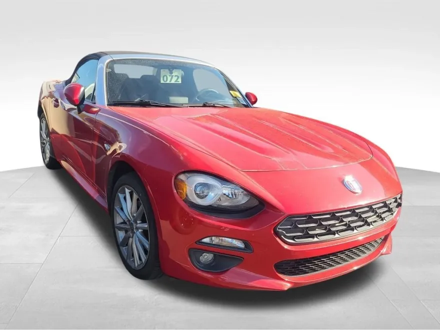 2017 Fiat 124 Spider Lusso photo 1