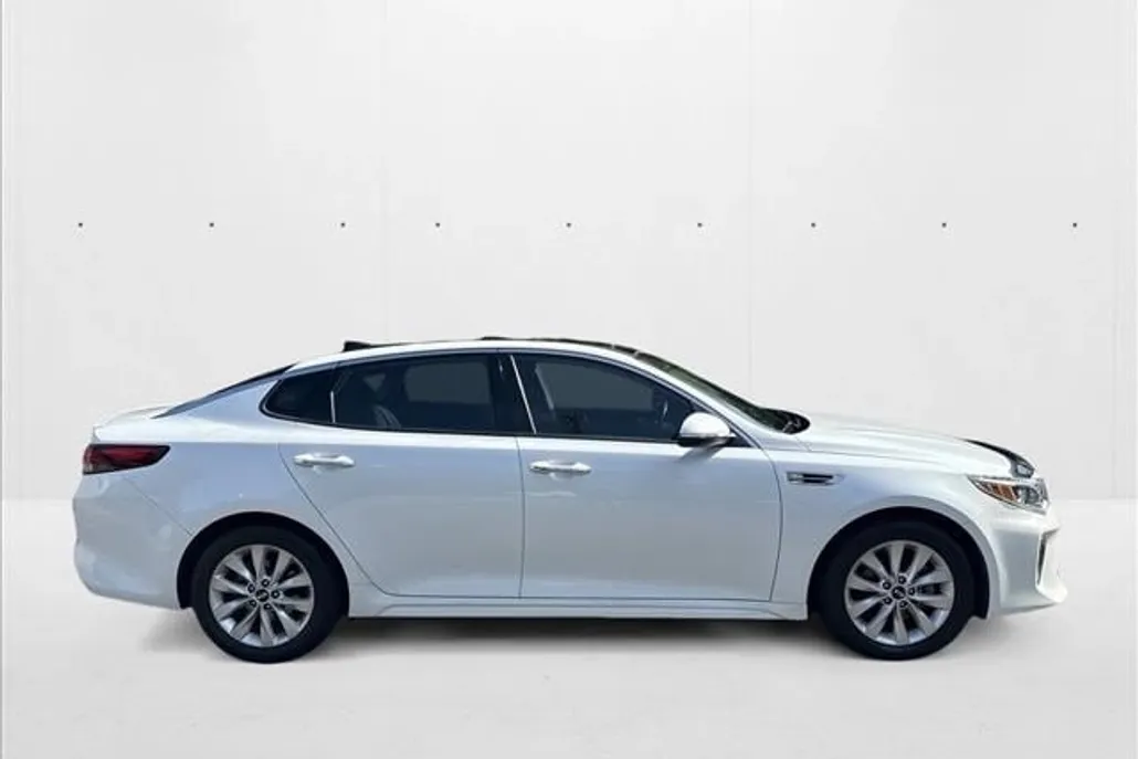 2018 Kia Optima S photo 1