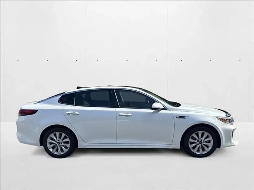 2018 Kia Optima S photo 1