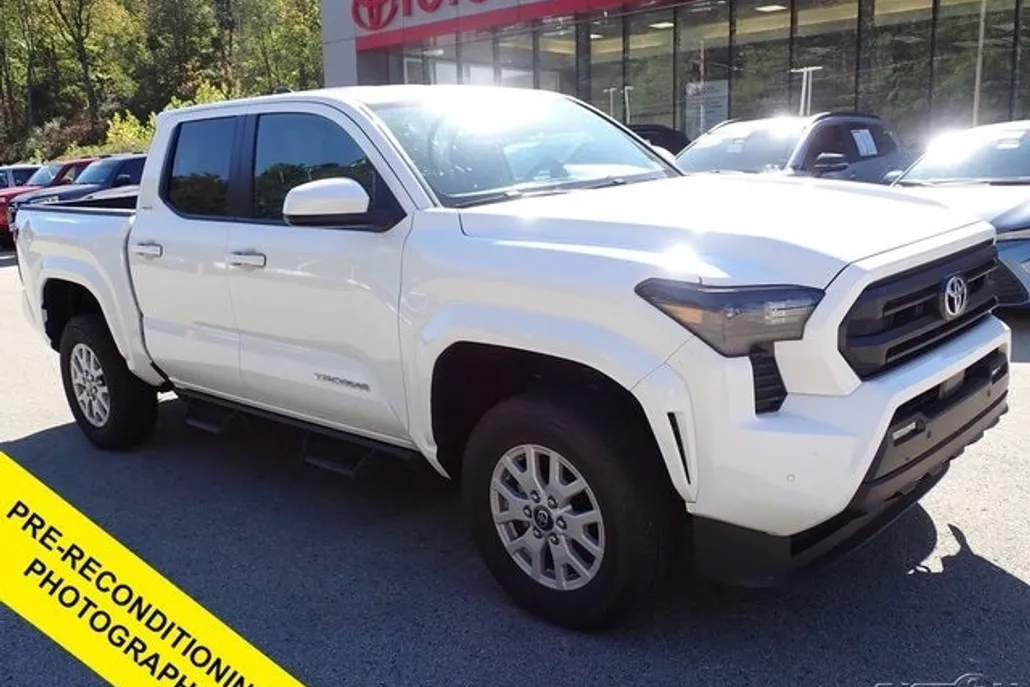 2024 Toyota Tacoma SR5 photo 1