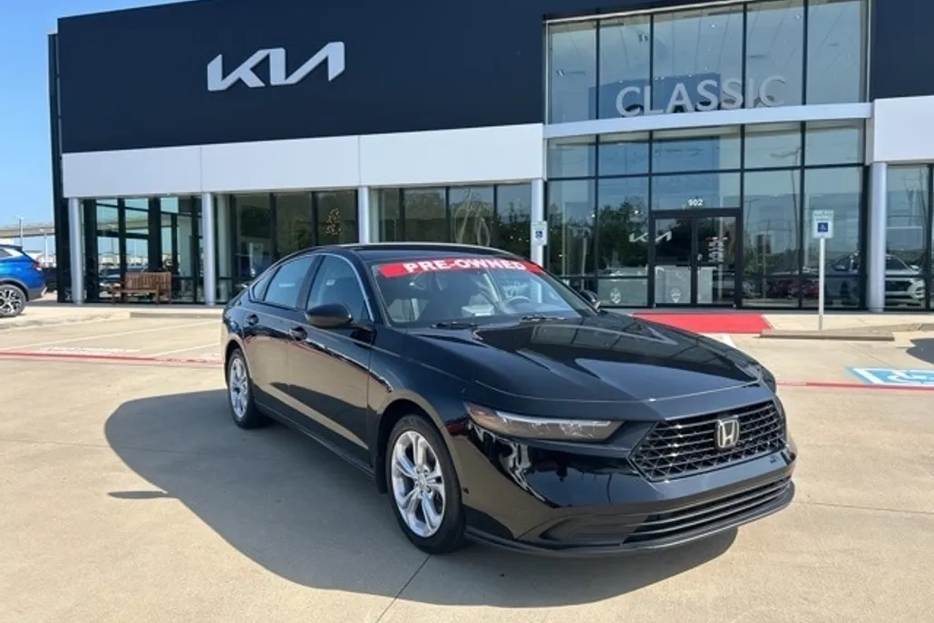 2023 Honda Accord LX photo 1