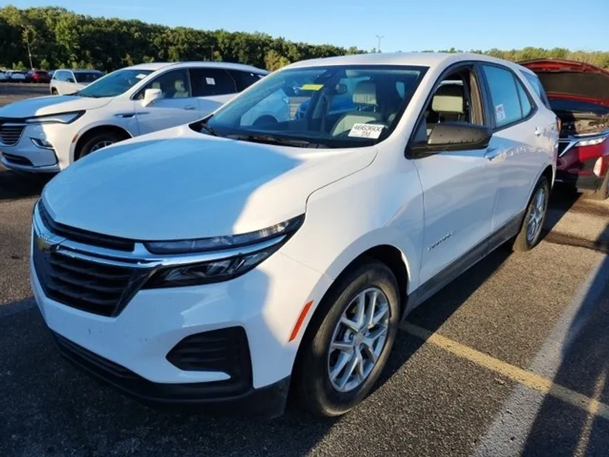 2022 Chevrolet Equinox LS photo 1