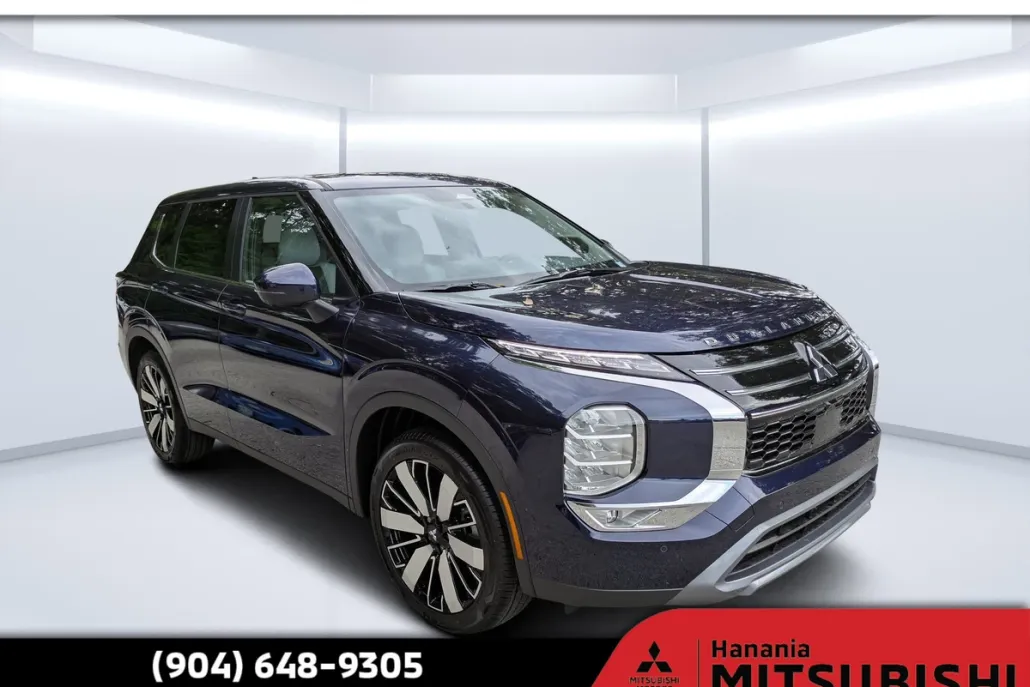 2025 Mitsubishi Outlander SE photo 1