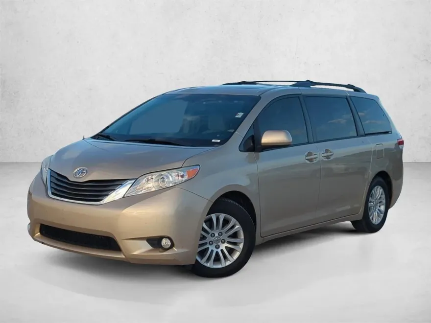 2013 Toyota Sienna XLE photo 1