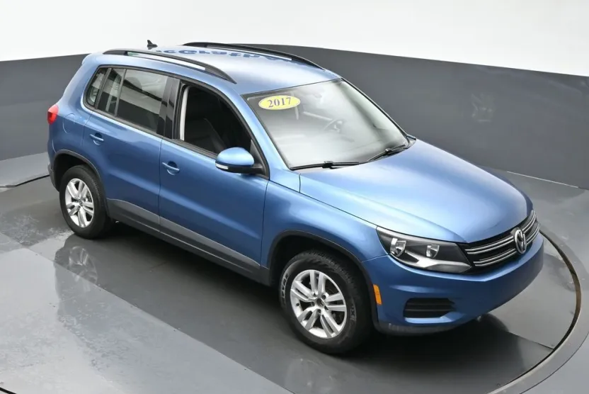 2017 Volkswagen Tiguan S photo 1