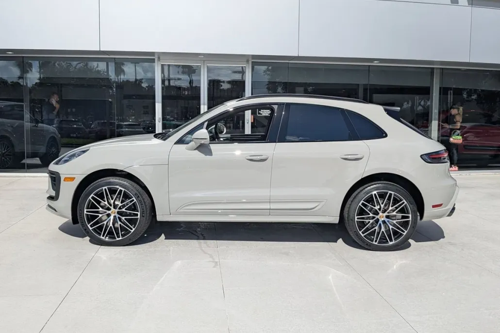 2025 Porsche Macan T photo 1