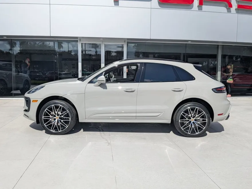 2025 Porsche Macan T photo 1