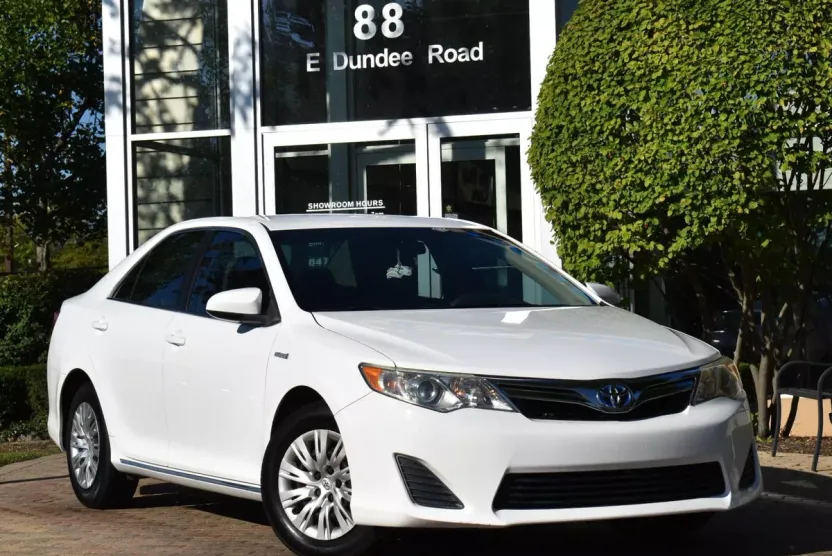 2012 Toyota Camry Hybrid LE photo 1
