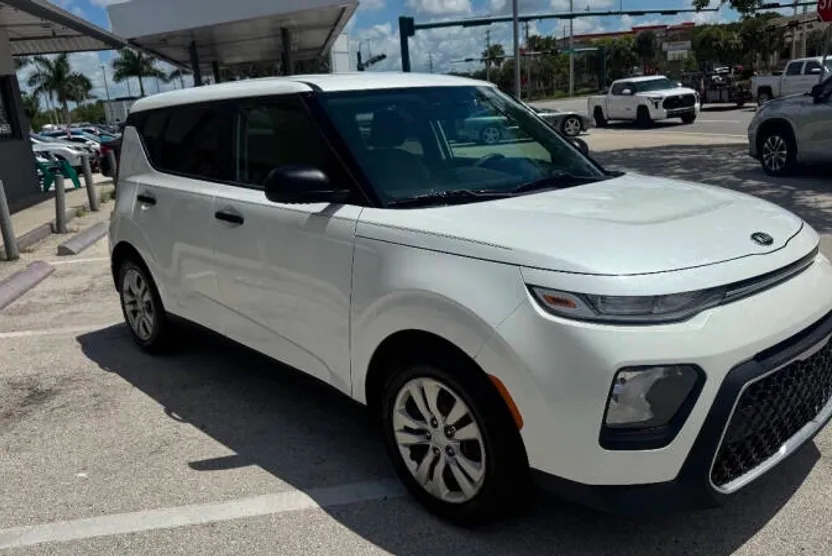 2020 Kia Soul LX photo 1