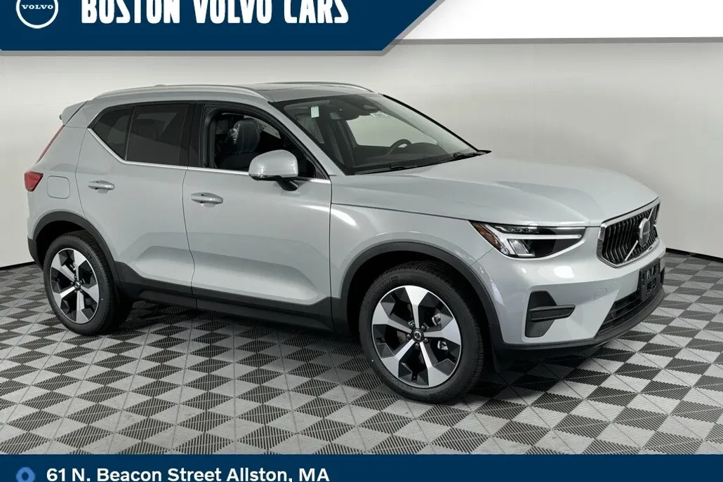 2025 Volvo XC40 Core photo 1