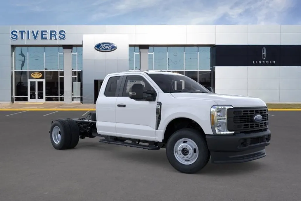 2025 Ford F-350 XL photo 1
