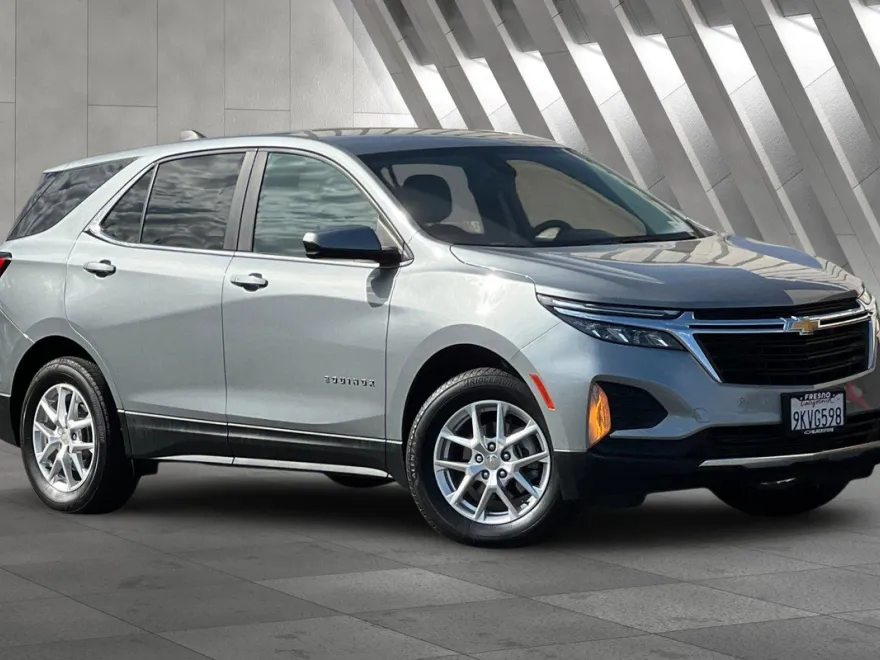 2024 Chevrolet Equinox LT photo 1