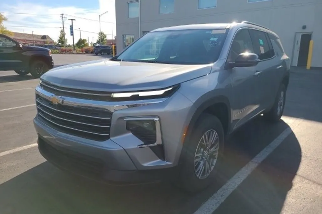 2025 Chevrolet Traverse photo 1
