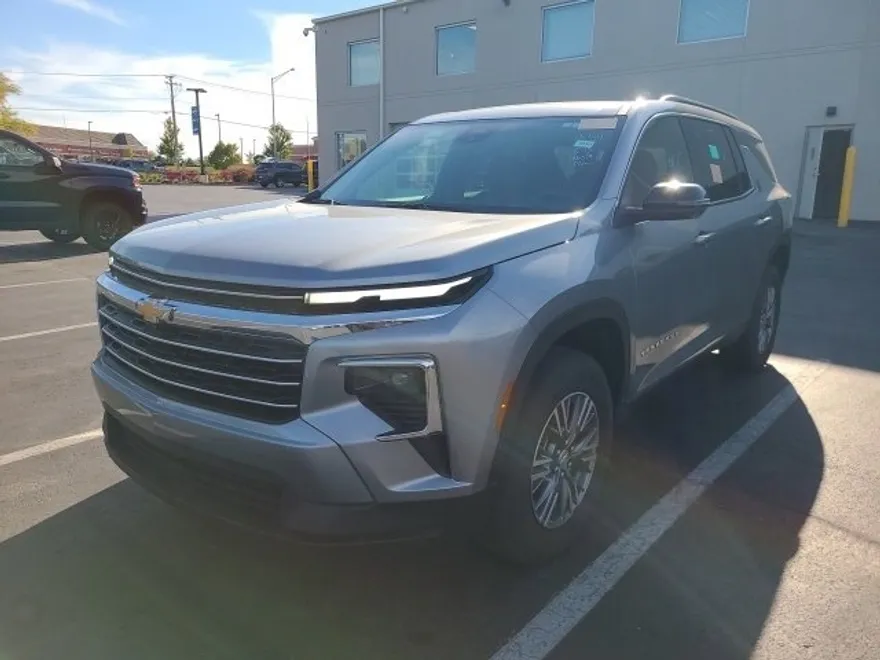 2025 Chevrolet Traverse photo 1