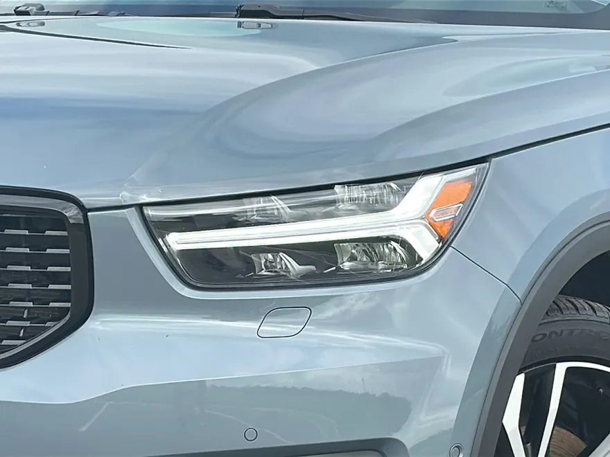 2022 Volvo XC40 T5 R-Design photo 1