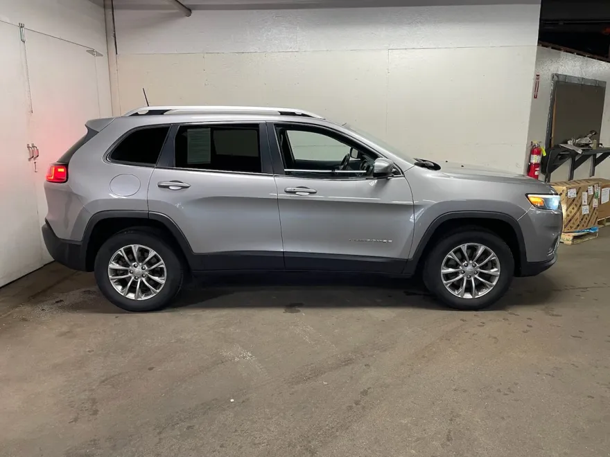2019 Jeep Cherokee Latitude photo 1