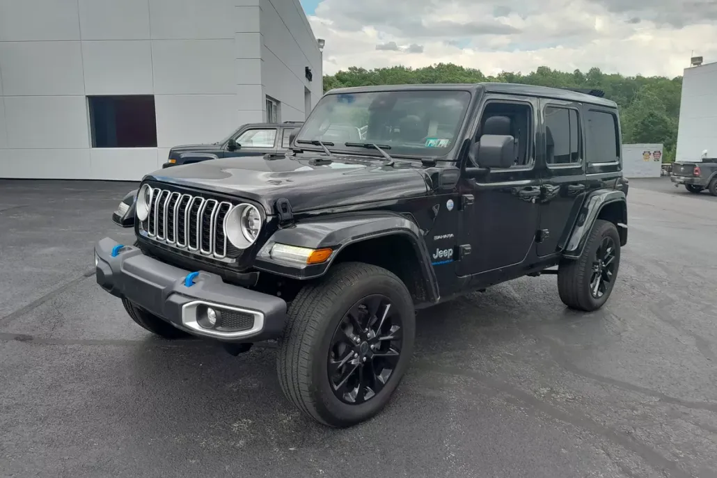 2024 Jeep Wrangler 4xe Sahara photo 1