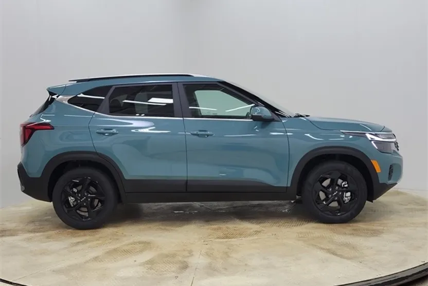 2026 Kia Seltos EX photo 1