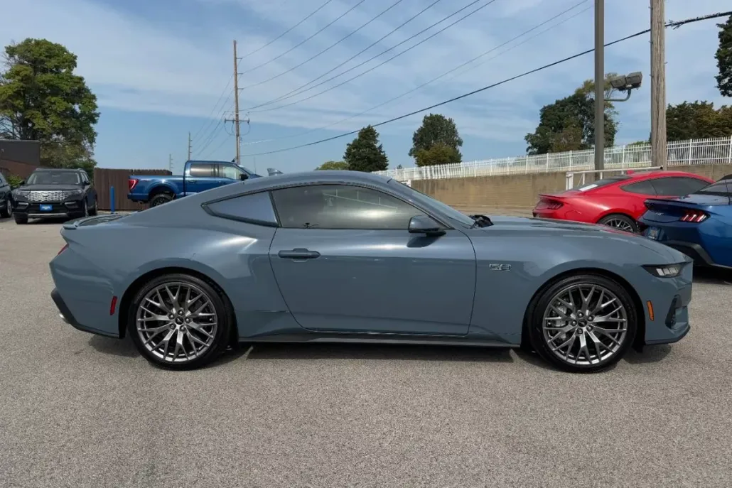 2024 Ford Mustang GT Premium photo 1