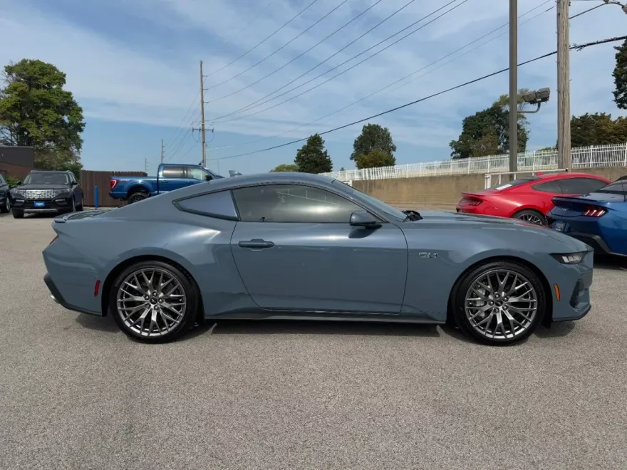 2024 Ford Mustang GT Premium photo 1