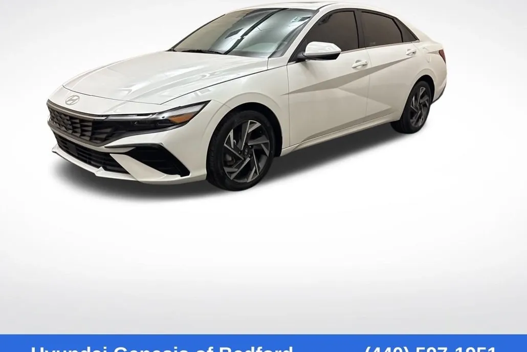 2024 Hyundai Elantra SEL photo 1
