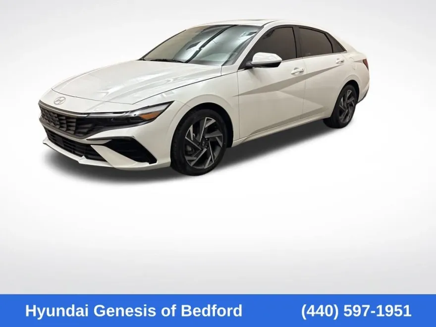 2024 Hyundai Elantra SEL photo 1