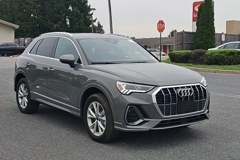 2024 Audi Q3 S line Premium photo 1