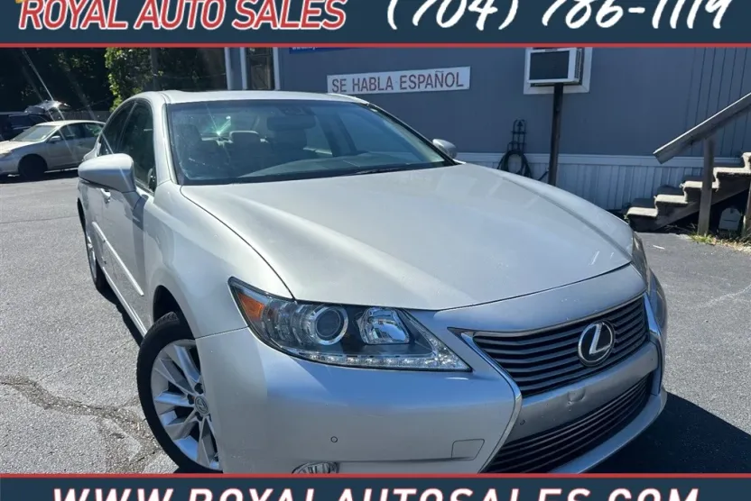 2014 Lexus ES 300h photo 1