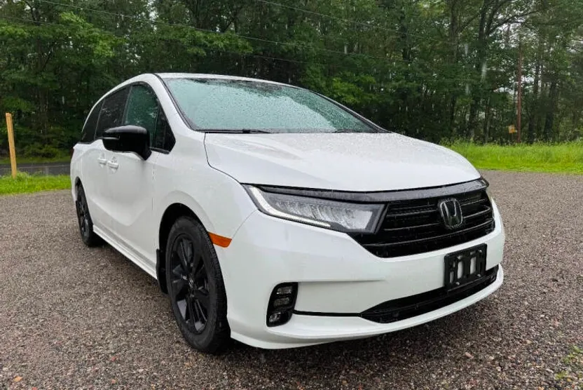 2023 Honda Odyssey Sport photo 1