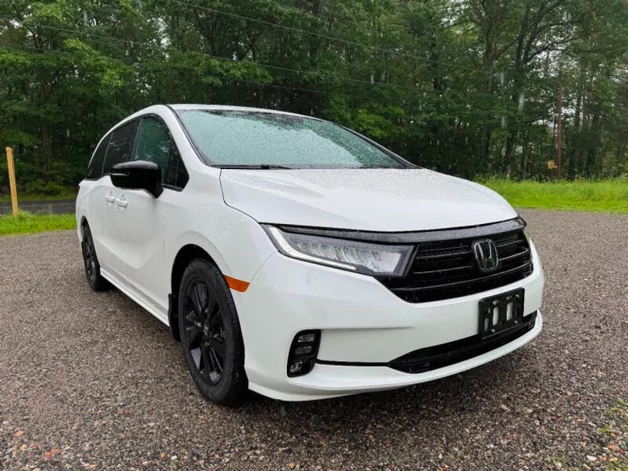 2023 Honda Odyssey Sport photo 1