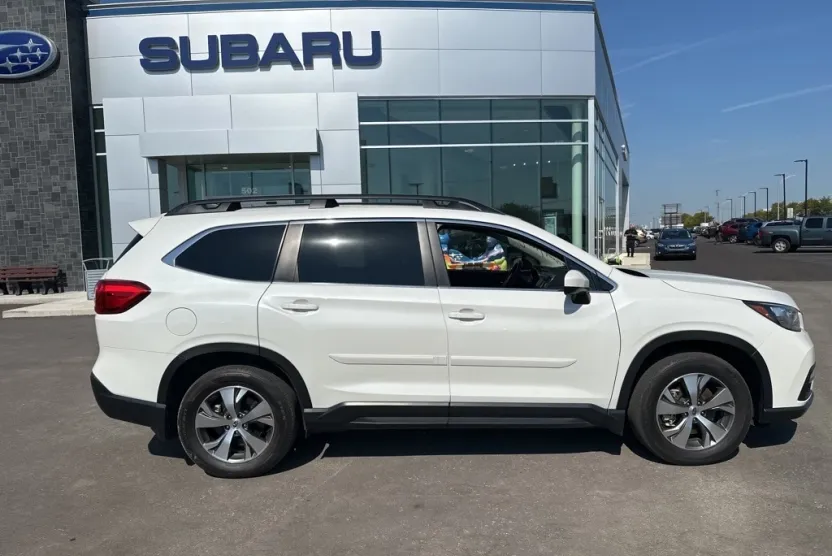 2022 Subaru Ascent Premium photo 1
