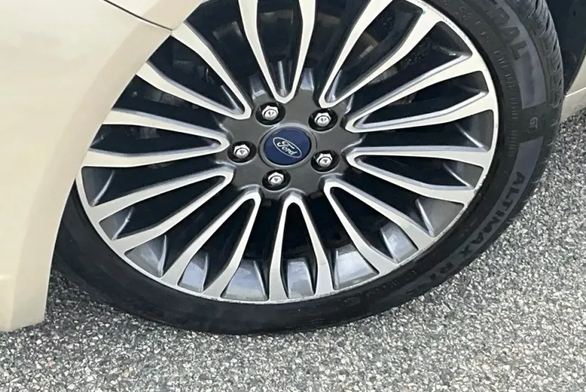 2017 Ford Fusion SE photo 1